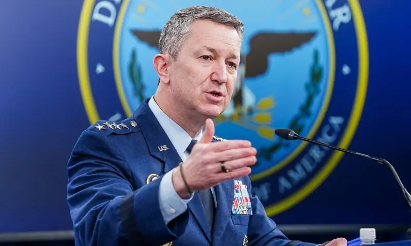 ناکہ بندی کی خلاف ورزی کرنے والے جہازوں کو طاقت سے روکا جائے گا: سربراہ امریکی فوج