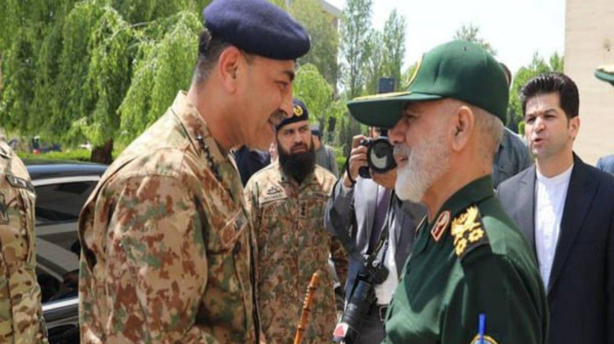 فیلڈ مارشل کی خاتم الانبیا سینٹرل ہیڈکوارٹرز کے کمانڈر لیفٹیننٹ جنرل عبدالحئی سے اہم ملاقات