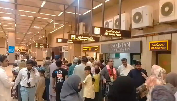 پاکستان سے حج آپریشن کا آغاز، کراچی سے پہلی پرواز  160  عازمین کو لیکر روانہ