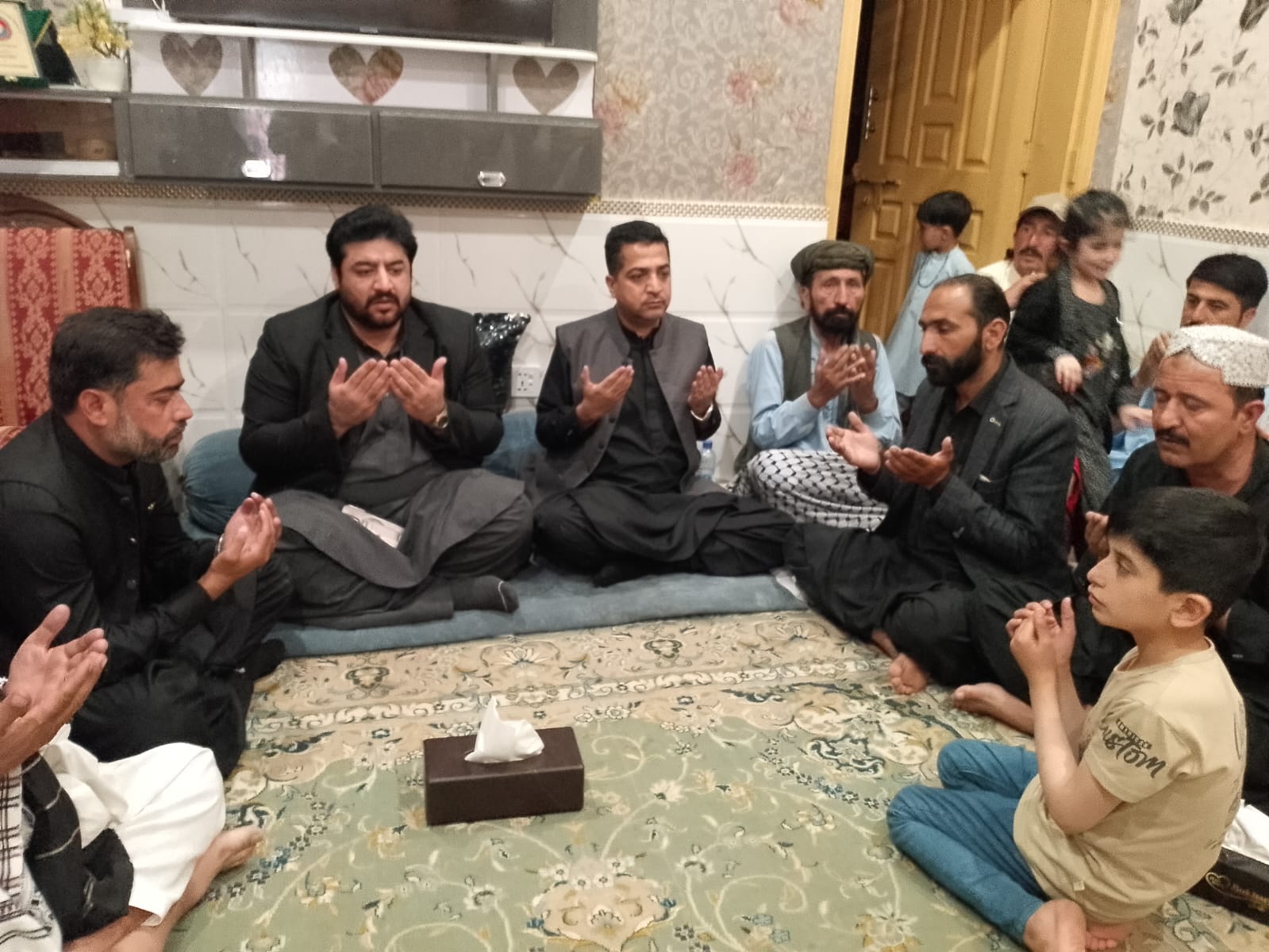 وزیر داخلہ بلوچستان کی شہید پولیس اہلکار کے گھر آمد، اہل خانہ سے اظہار تعزیت