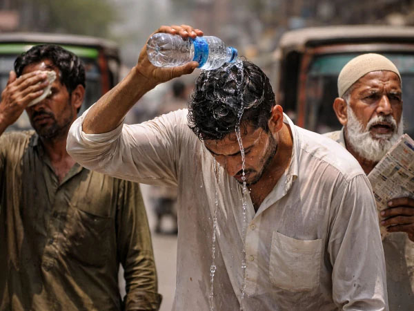کراچی میں ہیٹ الرٹ جاری، اندرون سندھ پارہ 49 ڈگری تک جانے کا امکان
