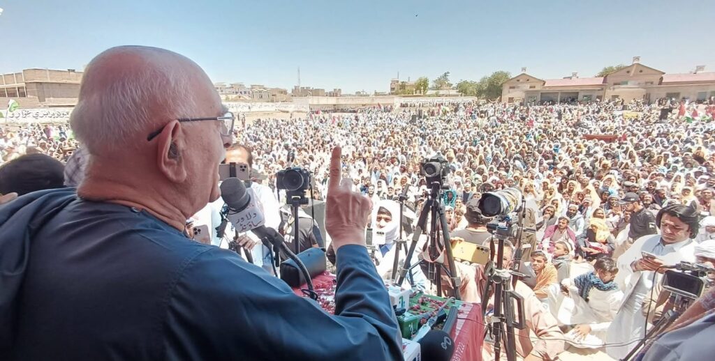 گولی کی زبان میں بات کرنے والوں کے لیے بارڈر کھلا ہے مگر چمن بارڈر بند، یا تمام بارڈرز بند ہوں یا چمن کو کھولنا ہوگا، محمود خان اچکزئی