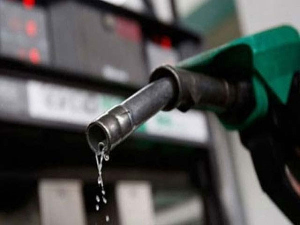 حکومت نے پیٹرولیم مصنوعات کی قیمتوں میں مسلسل پانچویں روز بھی اضافہ کردیا