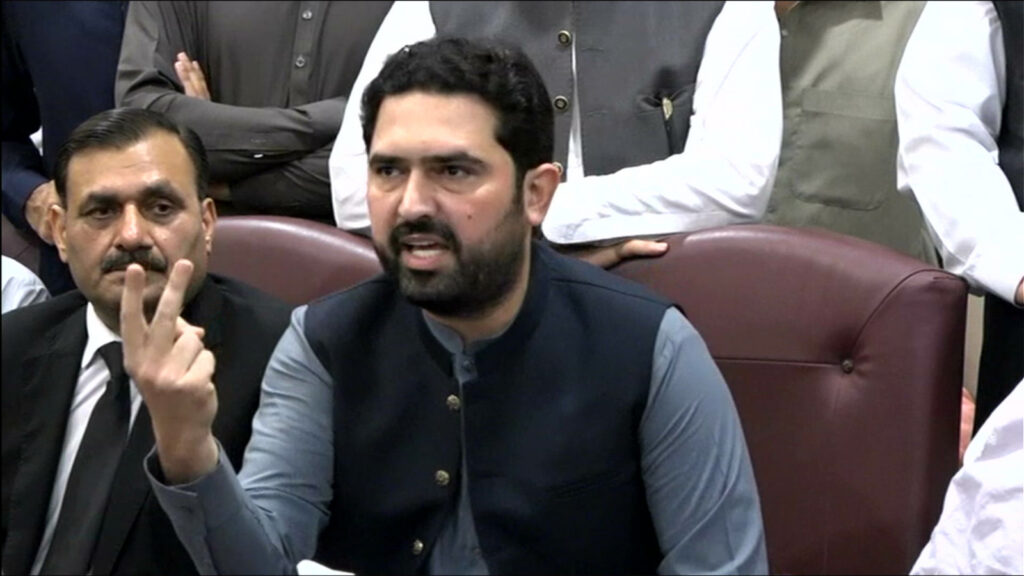 عمران خان کا علاج ‘ ہسپتال منتقلی ‘ سپریم کورٹ کے احکامات ردی کی ٹوکری میں پھینک دیے گئے، ججز فیصلوں پر عملدرآمد کروائیں یا عدالتوں کو تالے لگا دیں: سہیل آفریدی