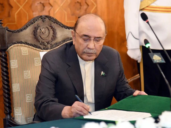 صدرِ مملکت آصف زرداری نے اہم سمریز کی منظوری دیدی