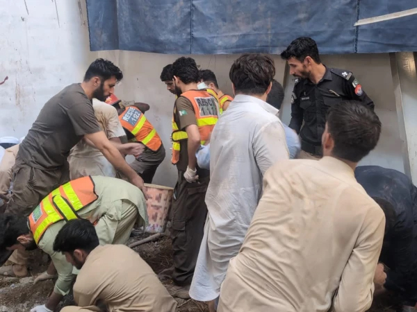 پشاور اسکول سانحہ،  30  بچوں اور خاتون ٹیچر کی ہلاکت کا مقدمہ درج