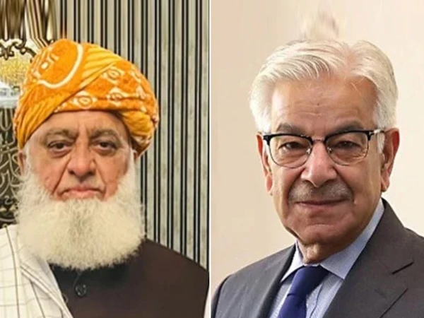 فیلڈ مارشل امن کے پیامبر بن کر تہران گئے، میری موجودگی ضروری نہیں تھی خواجہ آصف کا مولانا کو جواب